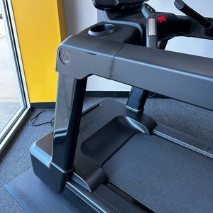 Life Fitness Club Series+ Treadmill - Black — [Display Model]