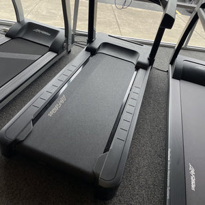 Life Fitness Club Series+ Treadmill — [Display Model]