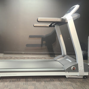 Life Fitness T3 Treadmill w/ Go Console — [Display Model]