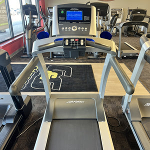 Life Fitness T5 Treadmill w/GO Console — [Display Model]